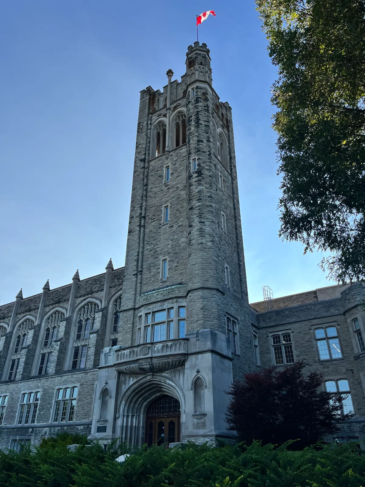 온타리오 런던에 있는 웨스턴대학(University of Western Ontario) 유니버시티 칼리지 건물